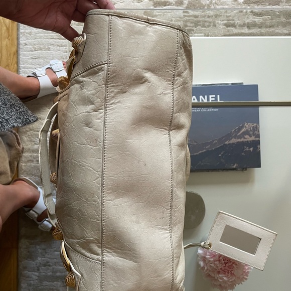 Balenciaga white city bag with gold detailing. Large size. - Picture 8 of 16